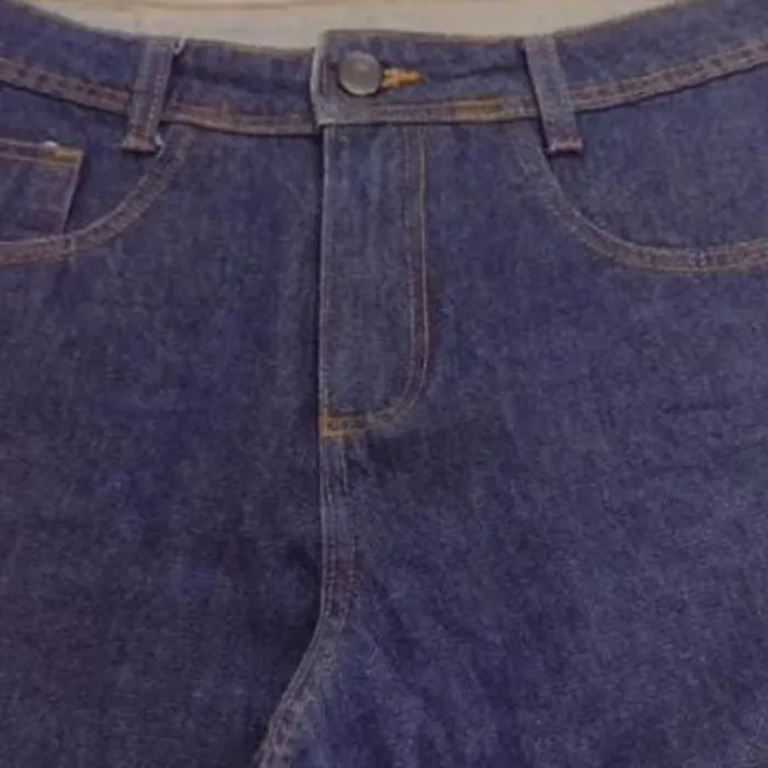 Calça jeans com o zíper novo, já trocado e fechado